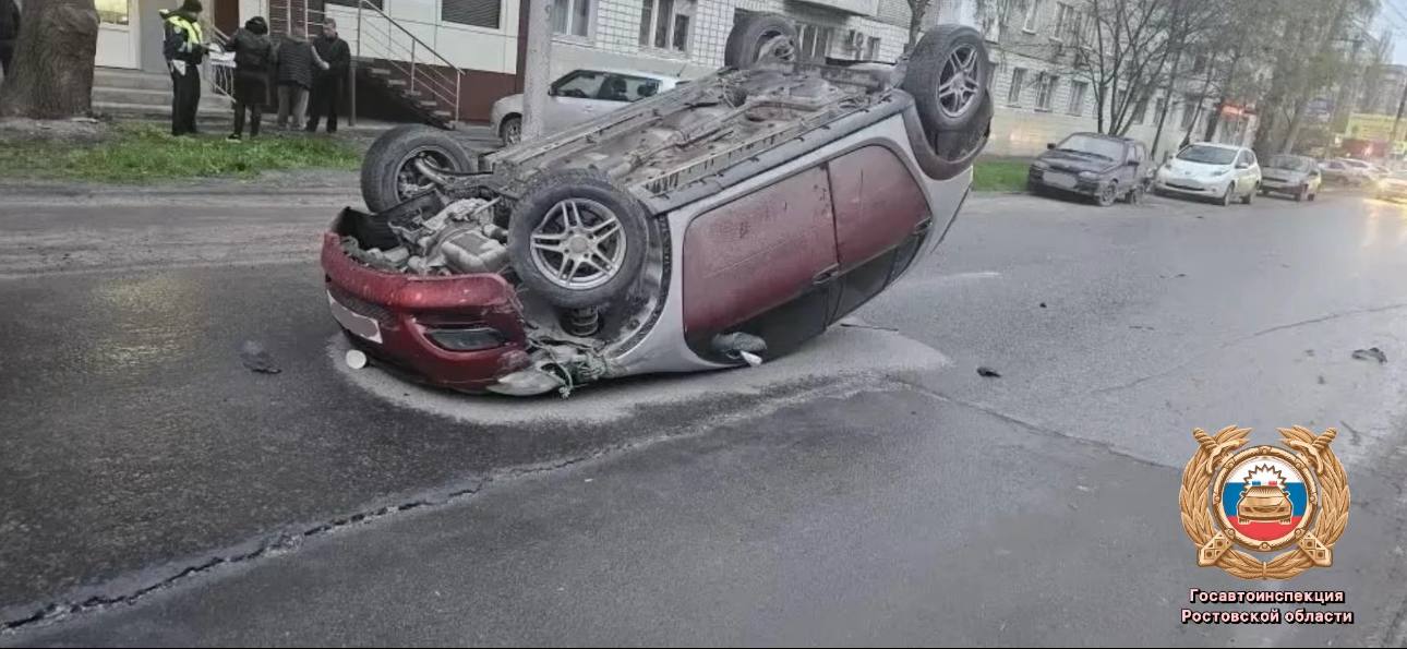 Сотрудники полиции устанавливают обстоятельства ДТП с пострадавшим