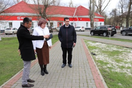 Визит главы города Шахты в посёлок Машзавод: благоустройство и решение коммунальных проблем