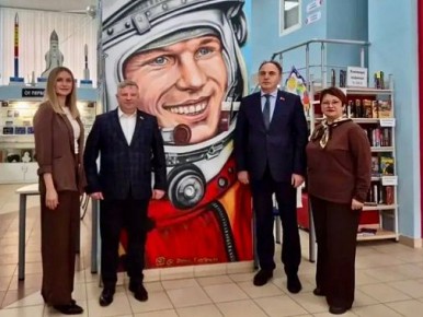 Наталья Давыдова: «С днём космонавтики, друзья!»