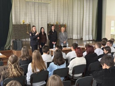 Новочеркасские полицейские проводят профилактические мероприятия с молодежью в рамках операции «Чистое поколение-2026»