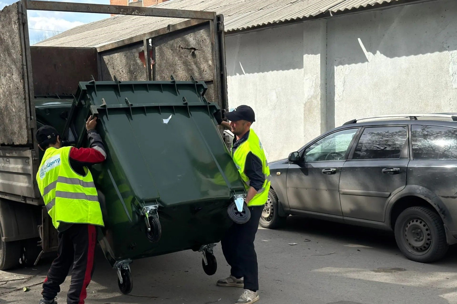 В Ростове-на-Дону появится 660 современных евроконтейнеров для сбора ТКО