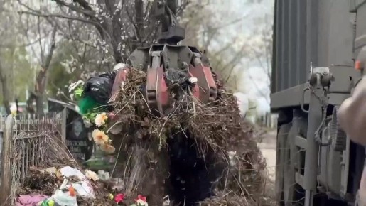 Уборка к Пасхе и Красной Горке: более 1000 тонн мусора вывезено с кладбищ города