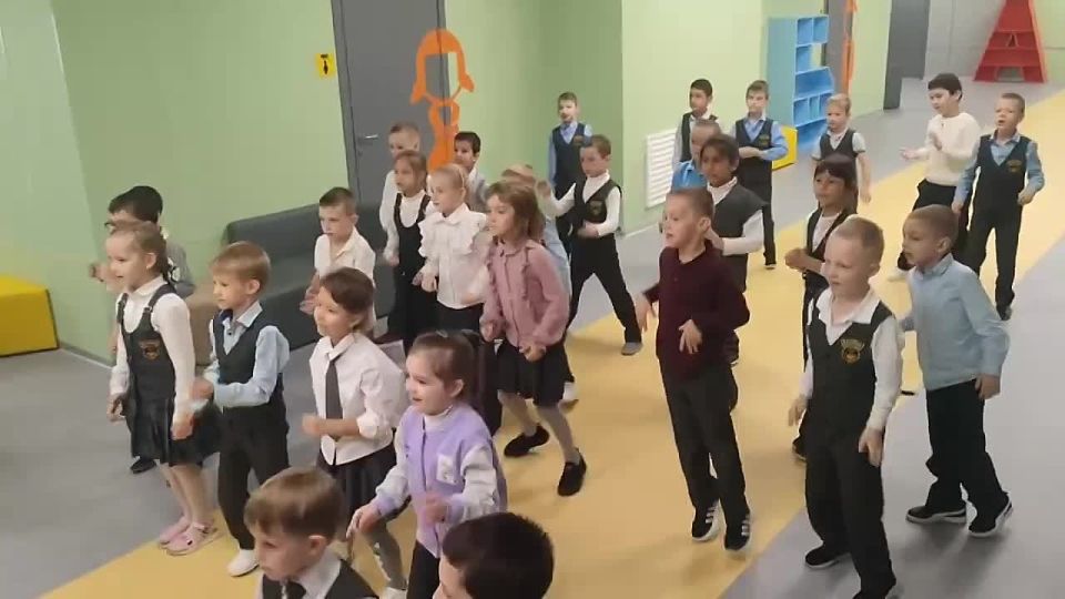 В школах Батайска звучат песни Победы