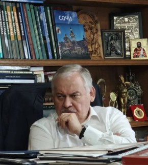 В четверг, 7 мая, сочинский депутат ГД Константин Затулин провел очередной прием граждан в своей депутатской приемной в Городском Собрании Сочи