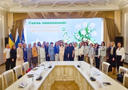 Председатель Ростовской-на-Дону городской Думы Лидия Новосельцева провела встречу: «Связь поколений: женское служение городу и Отечеству»