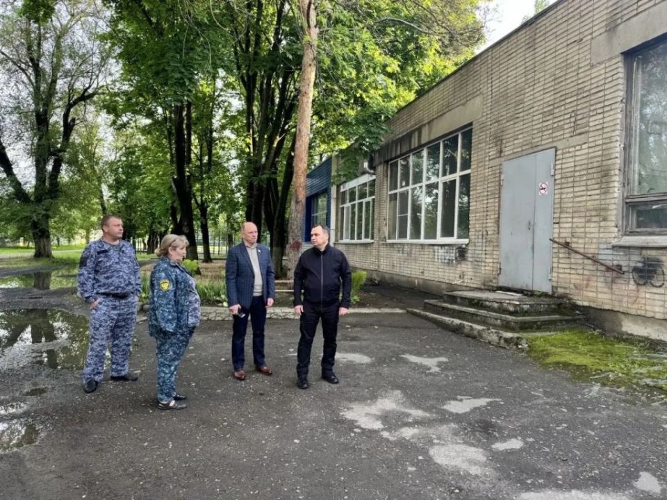 Денис Бурыка оказал помощь при ликвидации последствий атаки беспилотника на Азовский район