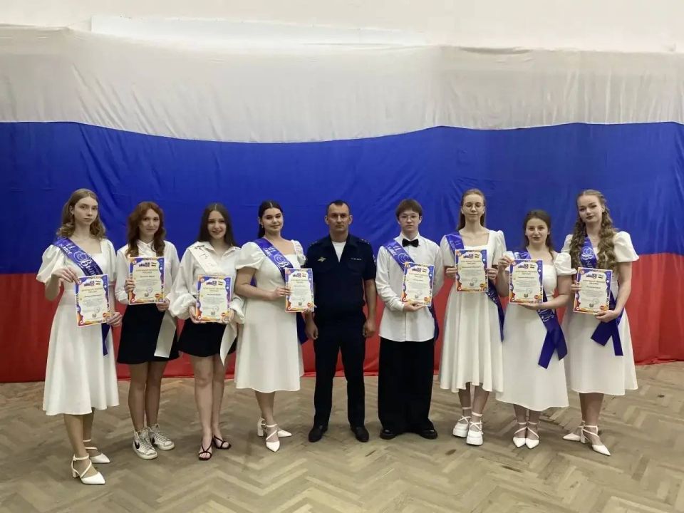 Для выпускников Ростовской области прозвенели последние школьные звонки!
