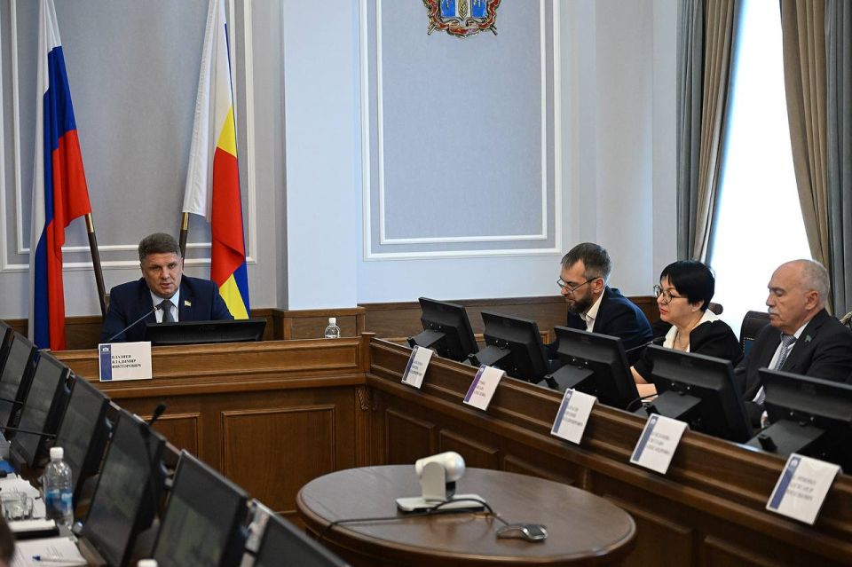 Законодательное Собрание Ростовской области и Государственное Собрание (Ил Тумэн) Республики Саха (Якутия) по ВКС провели совместное заседание круглого стола, посвященное развитию местного самоуправления
