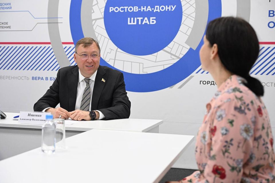 Председатель Законодательного Собрания Ростовской области, секретарь регионального отделения партии «Единая Россия» Александр Ищенко провел прием граждан, посвященный вопросам материнства и детства