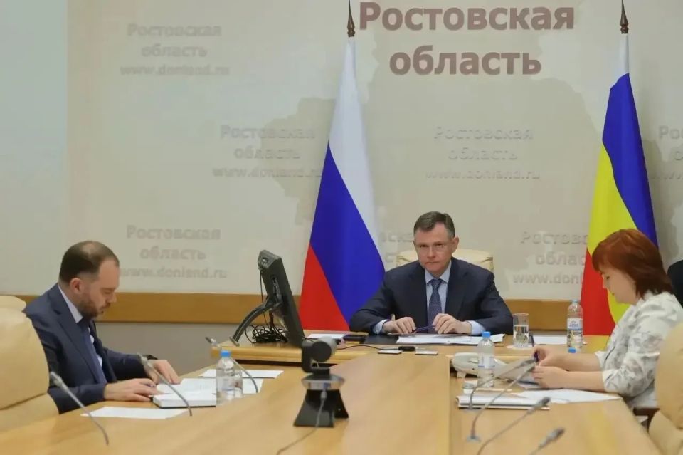 Юрий Слюсарь: В ходе интерактивного приёма жители области обратились с разными просьбами: восстановить автобусный маршрут, поставить светофор для безопасности, отремонтировать социальные объекты