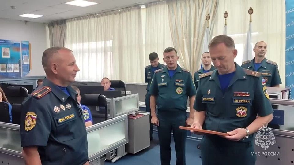 В Ростове-на-Дону проводили на пенсию начальника дежурной смены ЦУКС МЧС России по Ростовской области подполковника внутренней службы Алексея Зуева