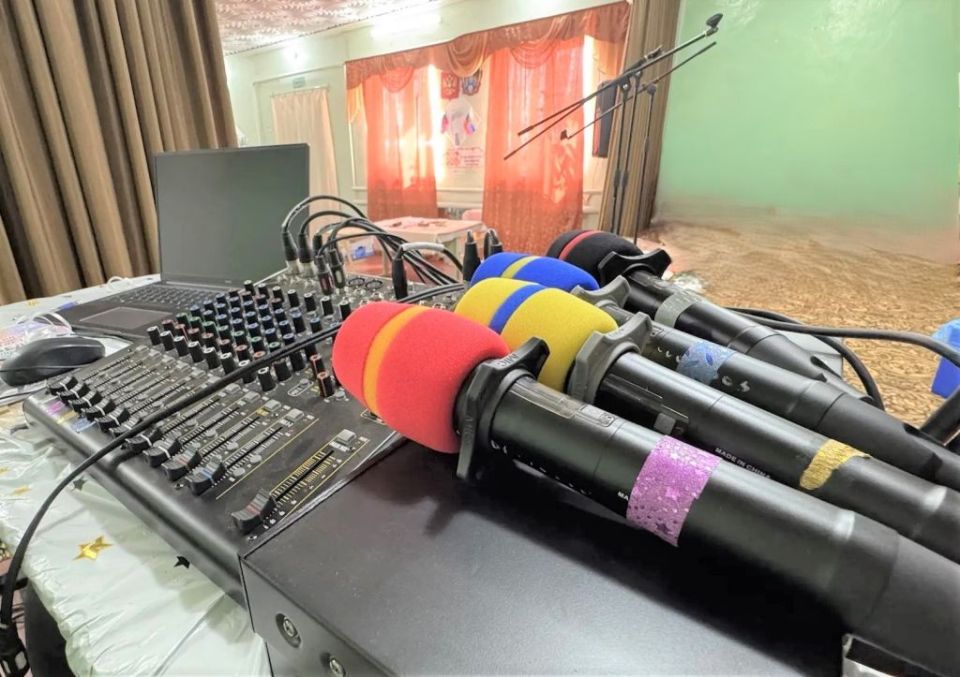 Александр Ремета помог приобрести музыкальное оборудование в Дом культуры хутора Долгий