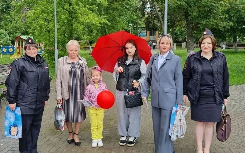 В рамках празднования Международного дня защиты детей сотрудники линейного отдела полиции на станции Шахтная совместно с представителем Шахтинской дистанции пути провели комплекс профилактических и информационных мероприятий...
