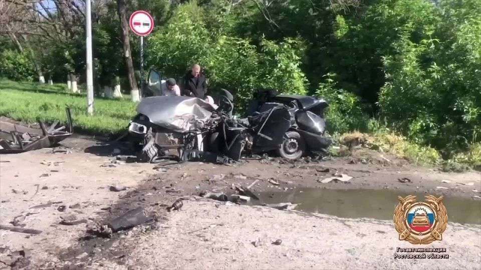 Два человека погибли, ещё один пострадал в аварии на М-4