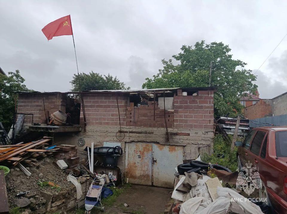 Пытался потушить, но получил ожоги