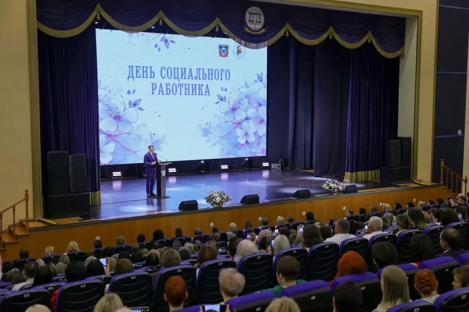 Юрий Слюсарь: Сегодня мы чествуем людей одной из самых милосердных профессий