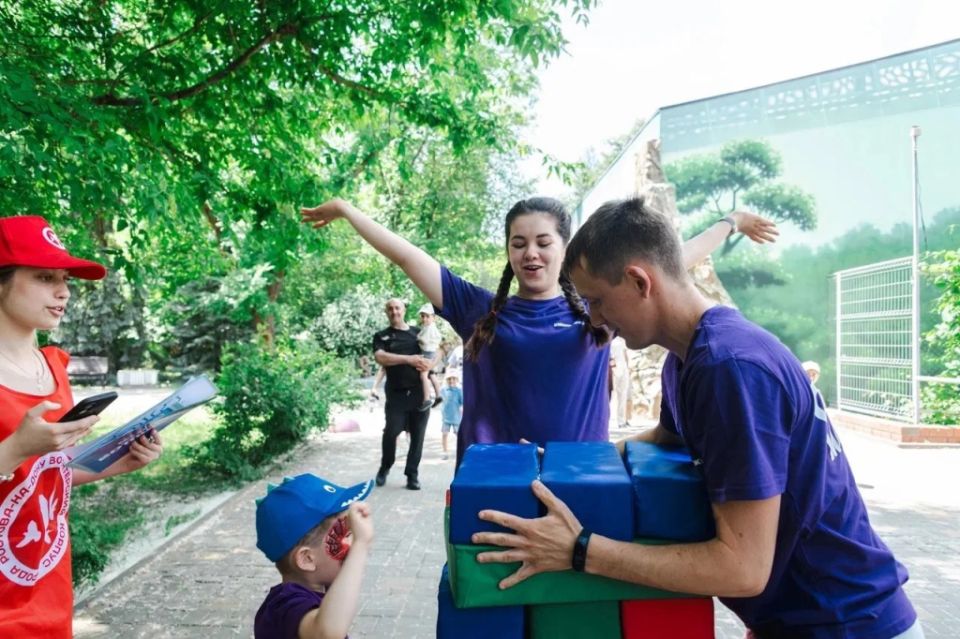 Ростовские семьи собрала спортивная городская эстафета «Папа, мама, я — спортивная семья!»