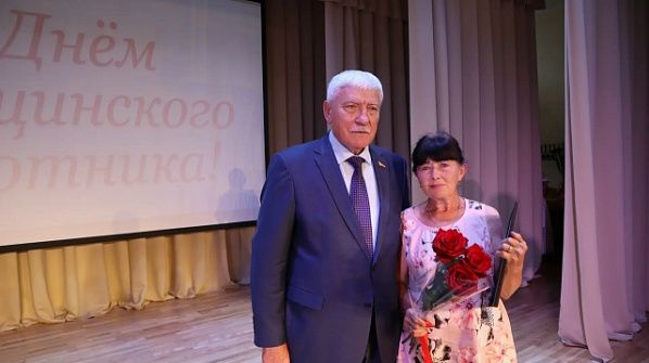 Кашарских медиков поздравили с профессиональным праздником