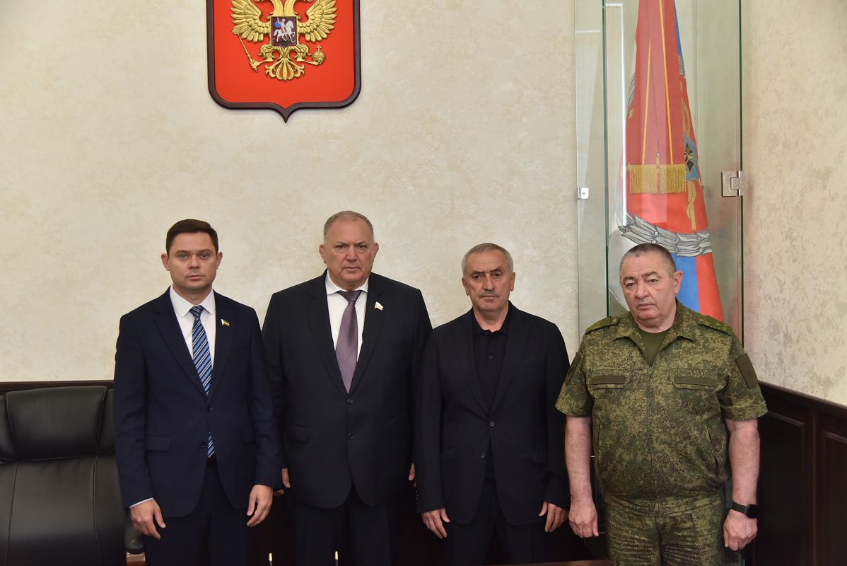 Депутаты донского парламента и сенатор от Карачаево-Черкесской Республики передали помощь 1602-му военному госпиталю в Ростове-на-Дону