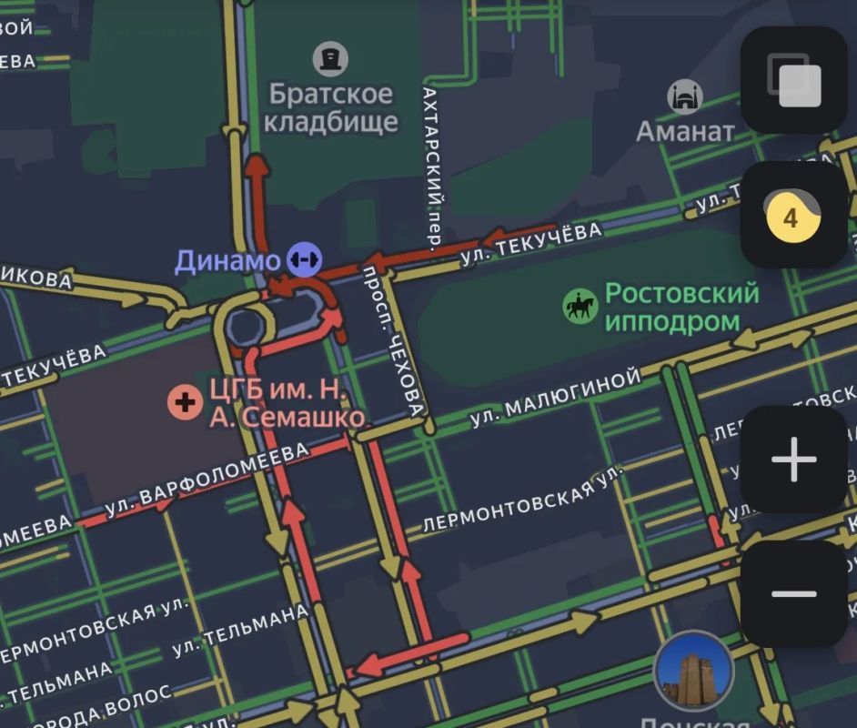 В районе площади Гагарина в Ростове собрались заторы из-за ДТП