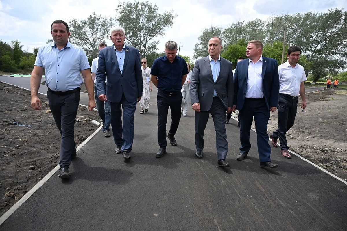 Заместитель Председателя Законодательного Собрания Ростовской области – председатель комитета по аграрной политике Вячеслав Василенко осмотрел социально значимые объекты Миллеровского района, которые были реализованы либо...