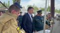 Юрий Слюсарь: После Таганрога поехал в Азов, где также продолжается ликвидация возгораний нефтепродуктов. На местах развернуты оперативные штабы МЧС. Запасов пены необходимой для тушения пожара достаточно