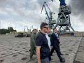 Для тушения пожара в морском порту Таганрога после атаки БПЛА прибыл пожарный поезд