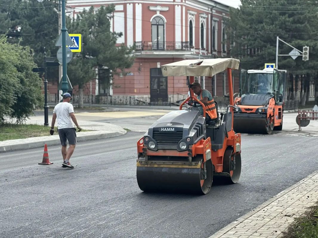 Продолжается комплексное благоустройство главного проспекта нашего города — Платовского