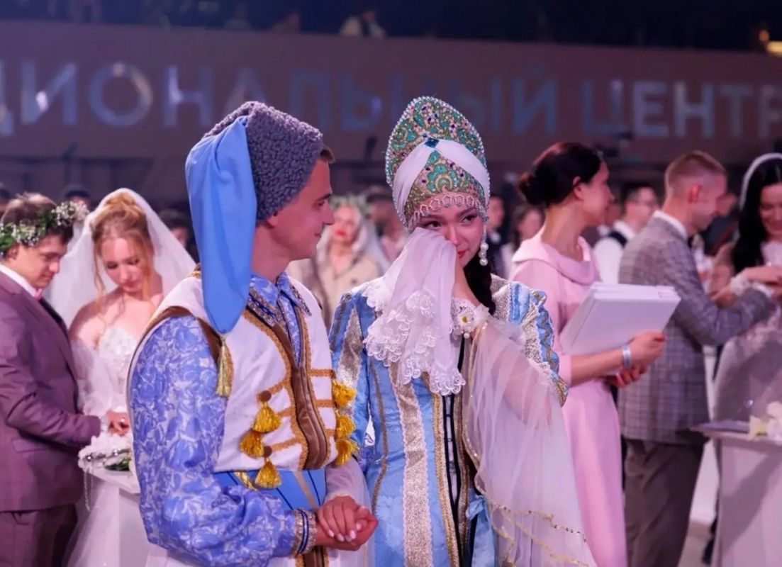 Донская пара заключила брак на всероссийской массовой свадьбе