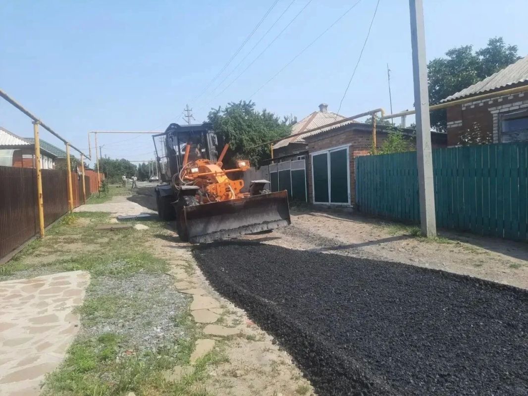 Продолжаются дорожные работы в посёлке Аюта в Шахтах