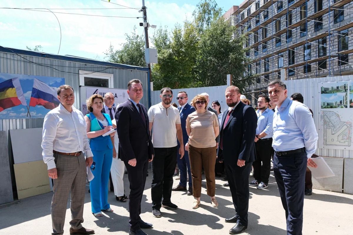 Новая школа на 1340 мест в Батайске уже готова наполовину