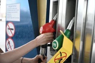 В Егорлыкском районе женщина присвоила чужие деньги с пола АЗС и стала фигуранткой уголовного дела