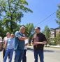 По итогам недавней встречи с жителями микрорайона Хотунок лично выехал на место, чтобы осмотреть территорию улиц Гагарина и Макаренко