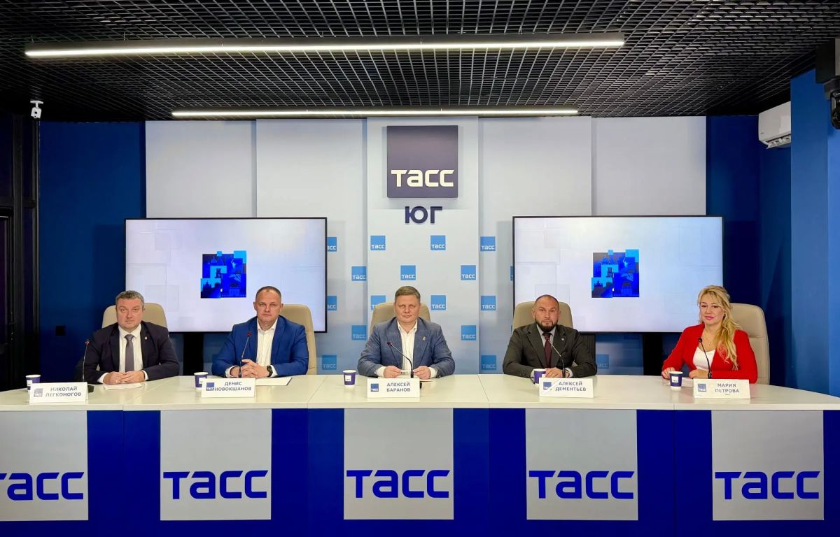 Фоторепортаж и главное из заявлений с пресс-конференции, посвященной итогам 4-х образовательных модулей проекта "Герои Дона" и новому выпуску кадров государственного и муниципального управления