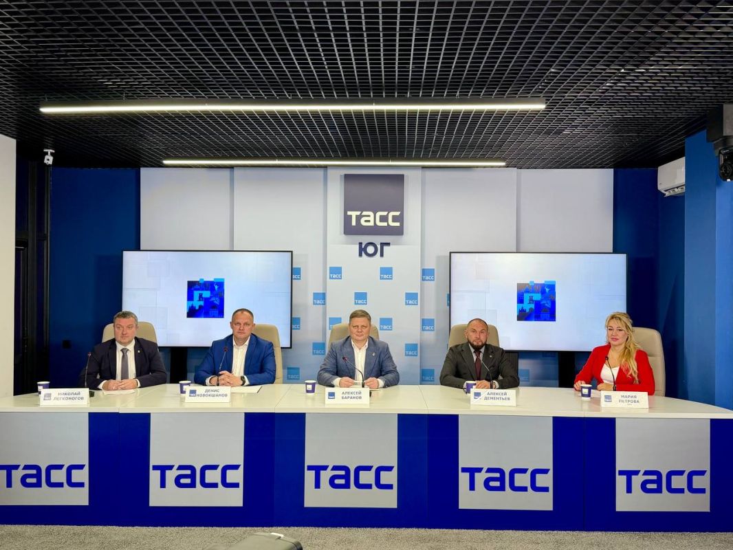 #Прямосейчас в РИЦ "ТАСС Юг" (г. Ростов-на-Дону) проходит пресс-конференция, посвященная итогам 4-х образовательных модулей проекта "Герои Дона" и новому выпуску кадров государственного и муниципального управления