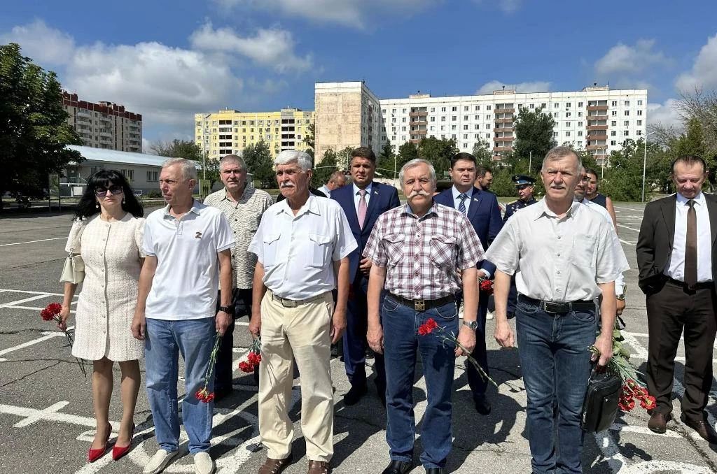 Заместитель Председателя Законодательного Собрания Ростовской области – председатель комитета по законодательству Александр Косачев и председатель комитета донского парламента по местному самоуправлению Владимир Влазнев...