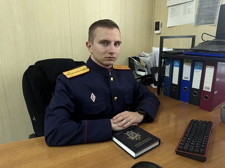 Лучший среди молодых. Рабочий стол, сотни документов, вещдоки и коробки с уголовными делами - ничего лишнего