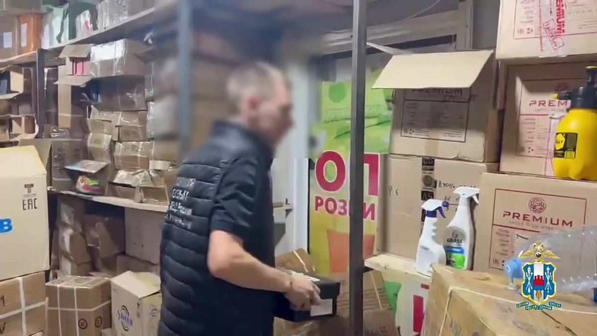 Во время рейда по "Темернику" полицейские нашли 3 точки с контрафактом
