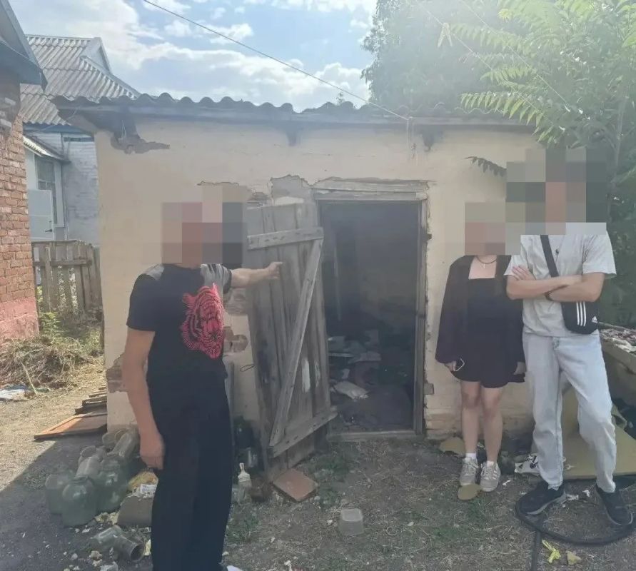 В рамках оперативно-розыскных мероприятий сотрудники Сальского линейного отдела МВД России на транспорте провели обследование домовладения 65-летнего жителя Сальского района, подозреваемого в незаконном хранении...