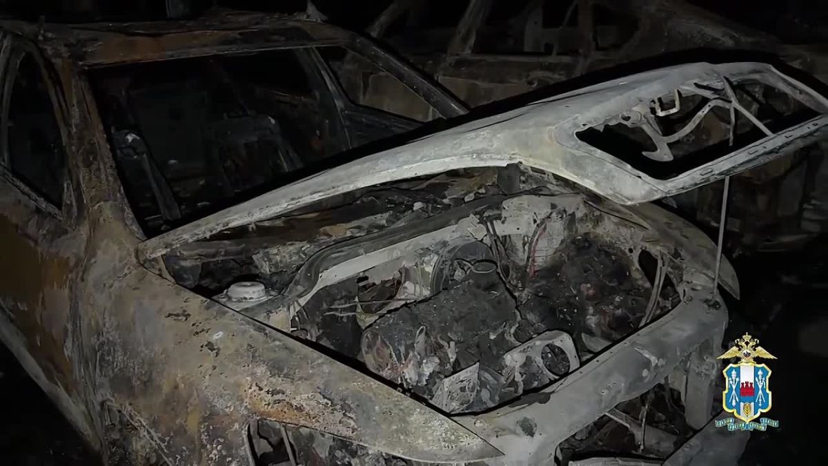 Заправился с огоньком.
.
В Ростове-на-Дону минувшей ночью было жарко — полыхала АЗС