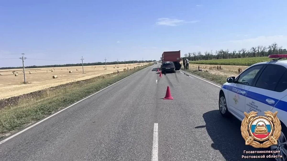 Сотрудники полиции устанавливают обстоятельства ДТП с двумя пострадавшими и одним погибшим