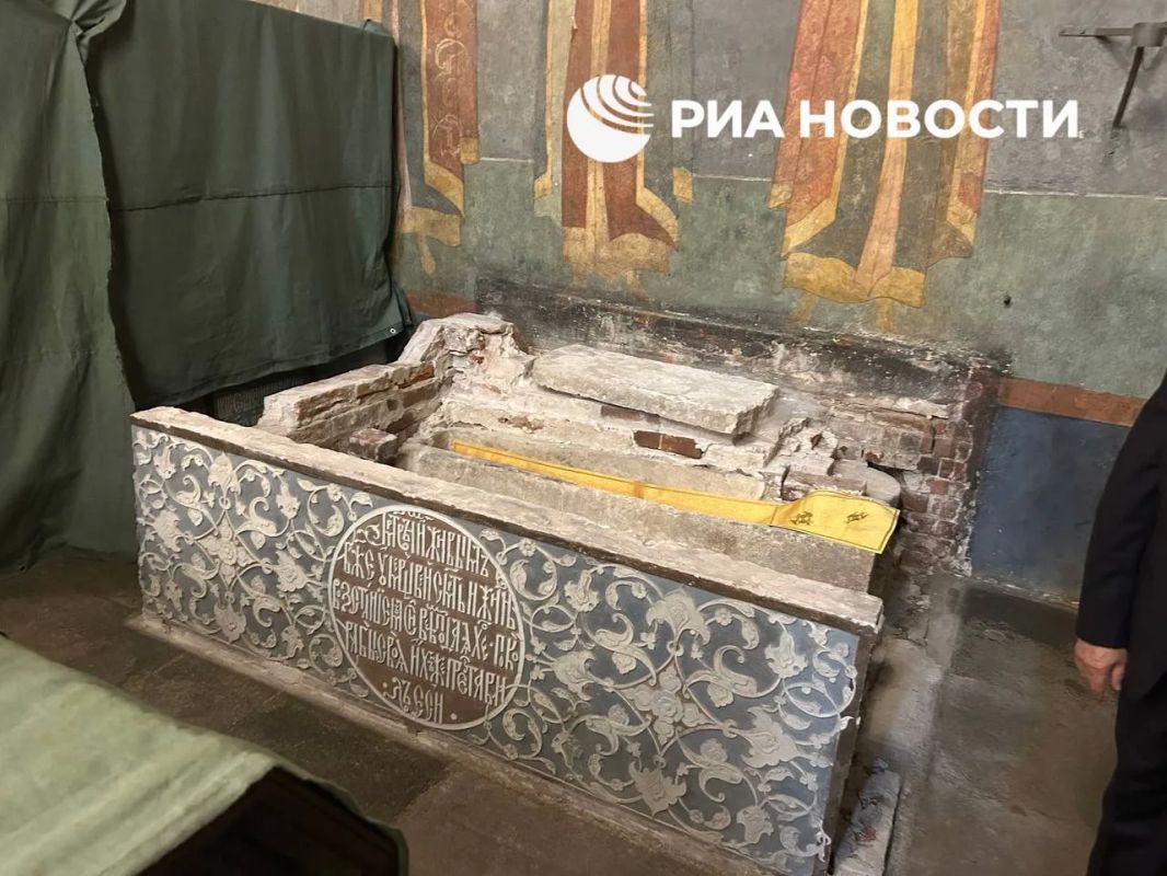 Россия обретает святых, враг — поклоняется палачам