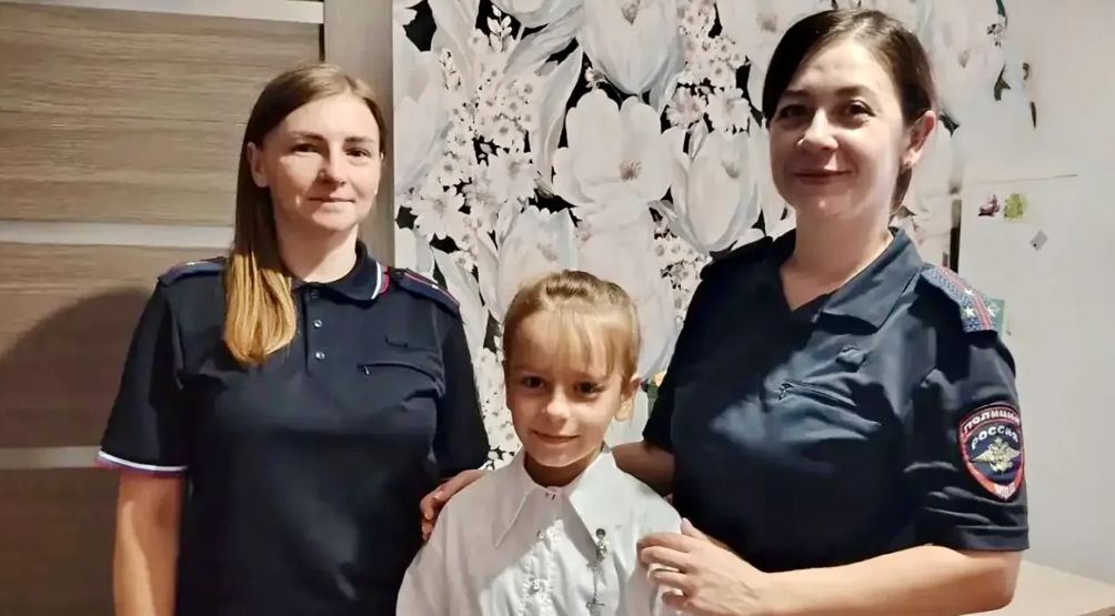Полицейские Красносулинского района помогли детям собраться в школу