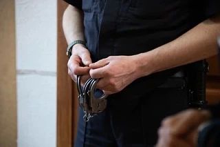 Думал, что умер: Ростовчанин забил знакомого молотком и поджег квартиру