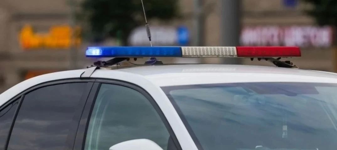 В центре Ростова компания устроила вечеринку на крыше автомобиля