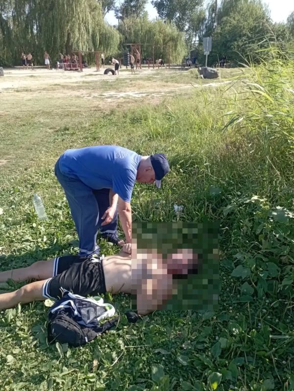 В Азове спасатели помогли мужчине во время эпилептического приступа на берегу Дона