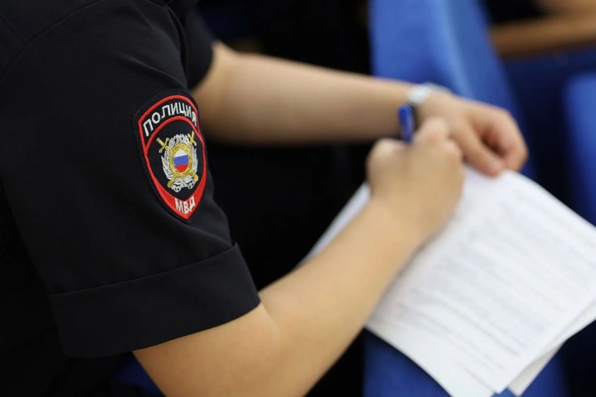 В Ростове полицейские задержали подозреваемую в хранении наркотиков