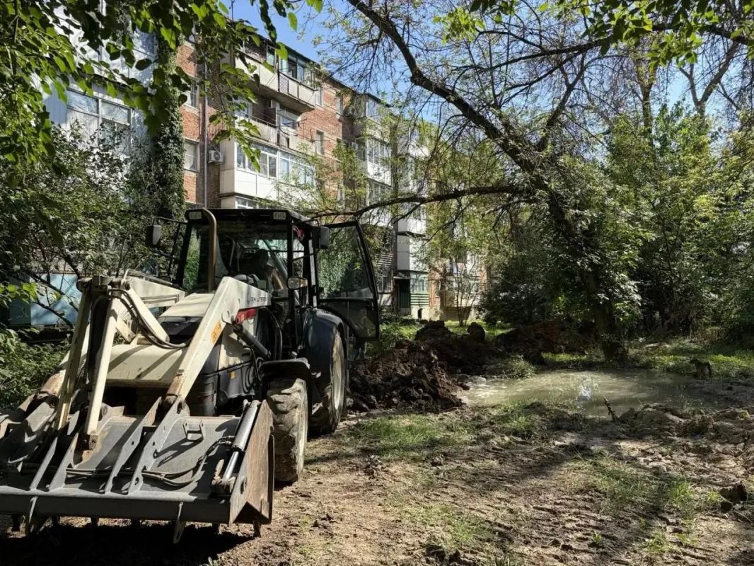 В Шахтах приступили к работам по замене аварийного участка водопроводной магистрали по улице Фучика