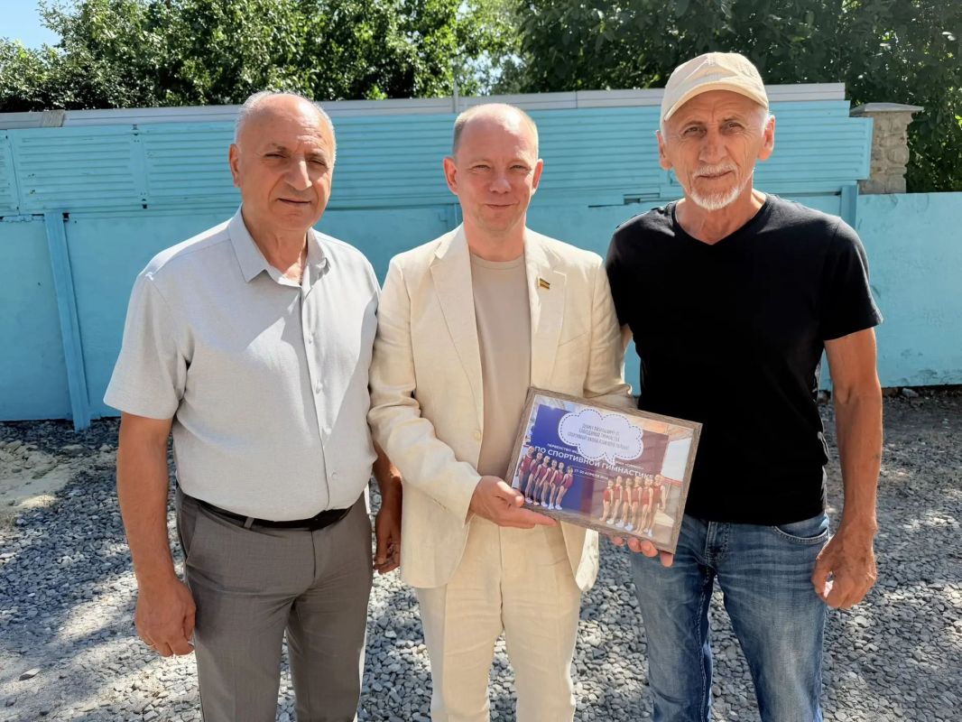 Денис Бурыка помог оснастить инвентарем спортивную школу в селе Кагальник