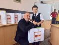 Детям участников СВО вручили наборы со школьной канцелярией